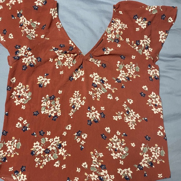 Women's RW&CO. Top, Size M, Rust Floral - Picture 4 of 6